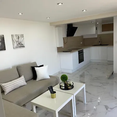 Sur Laurent Du Var Apartament